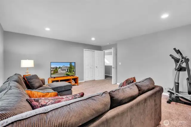 Bonus room with a closet could function as a 5th bedroom.