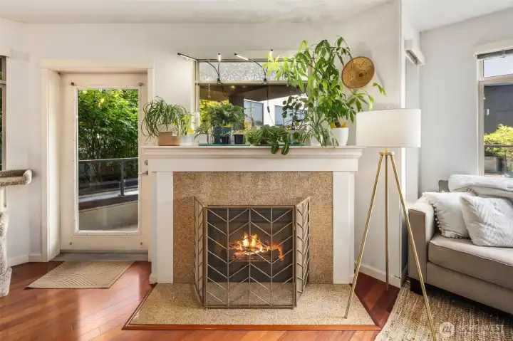 Gas fireplace with 2nd patio