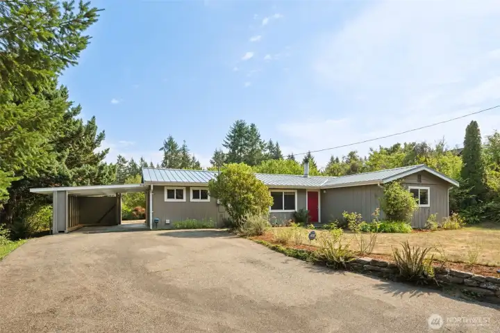 Parking here is easy with an oversized gravel drive and a wide carport. Guests, roommates, RVs, boats…bring them all. This is one of those rare setups where you won’t be fighting over who gets the good spot.