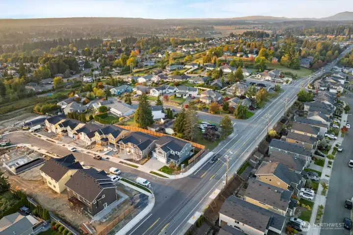 Photographs are for illustrative purposes only. Features, finishes, interior/exterior colors, landscaping and floorplan shown may vary from actual homes built.