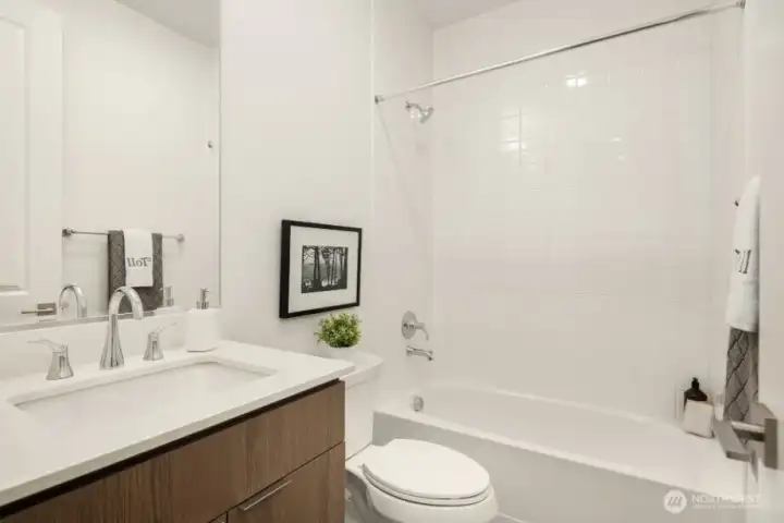 Full bath on 3rd floor