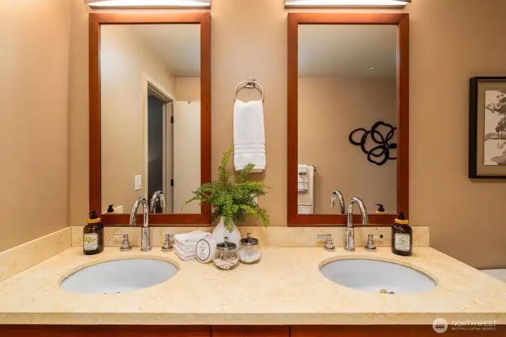 Dual vanity in the primary bath