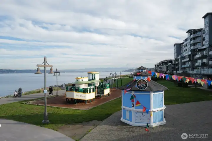 Point Ruston is just 10 minutes away