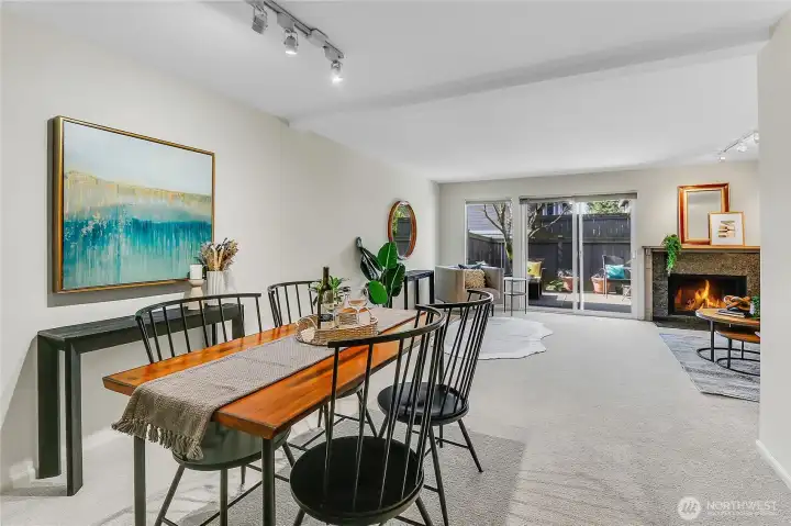 Spacious dining room and family room, with new carpet and paint thoughout!