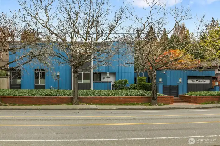 Welcome to The Richmond #106 @ Richmond Beach!