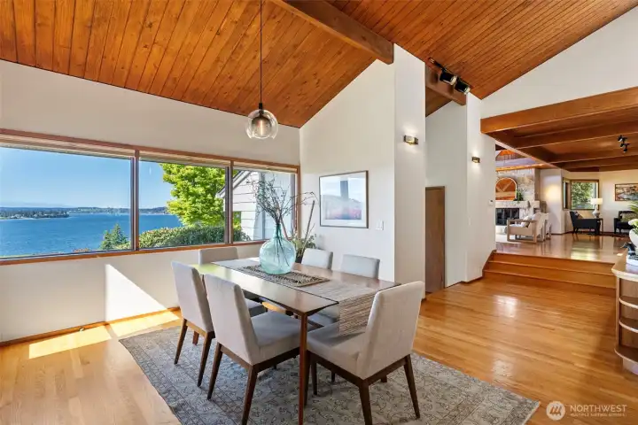 Dining room is open to the entry and living room