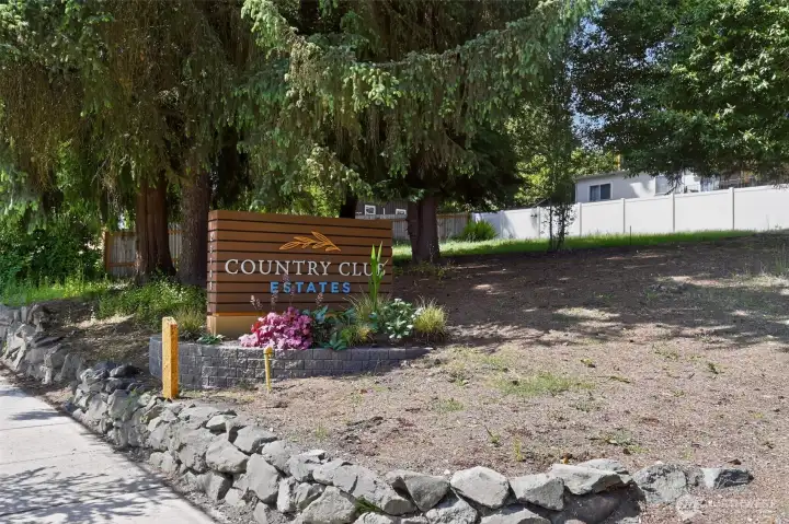 Welcome Home to Country Club Estates Welcome Home to Country Club Estates