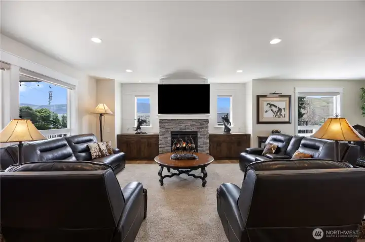 Motorized window blinds