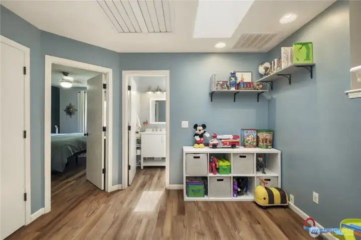 Flex space to make your own, office, kids area, reading nook etc.