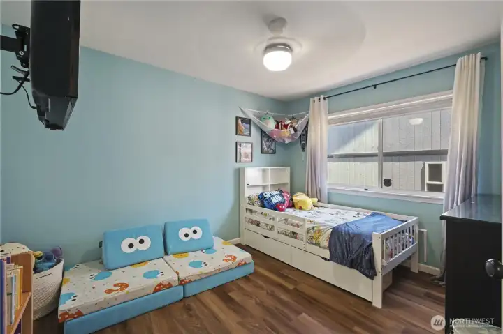 2nd bedroom