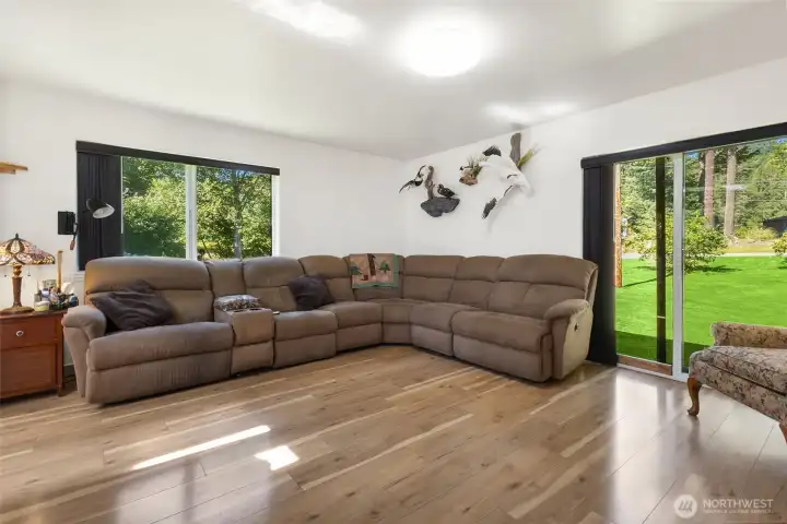Family Room off Kitchen Family Room off Kitchen