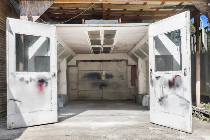 Paint booth, or dry storage for tools Paint booth, or dry storage for tools
