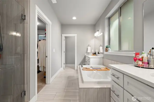 Large en-suite includes a MASSIVE walk in closet