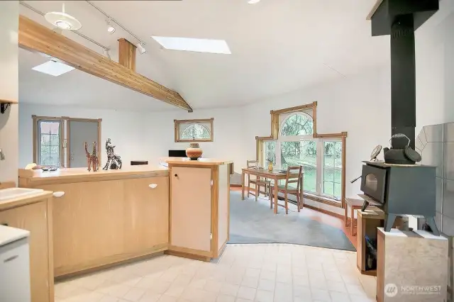 Kitchenette in Family Room / Sep Liv