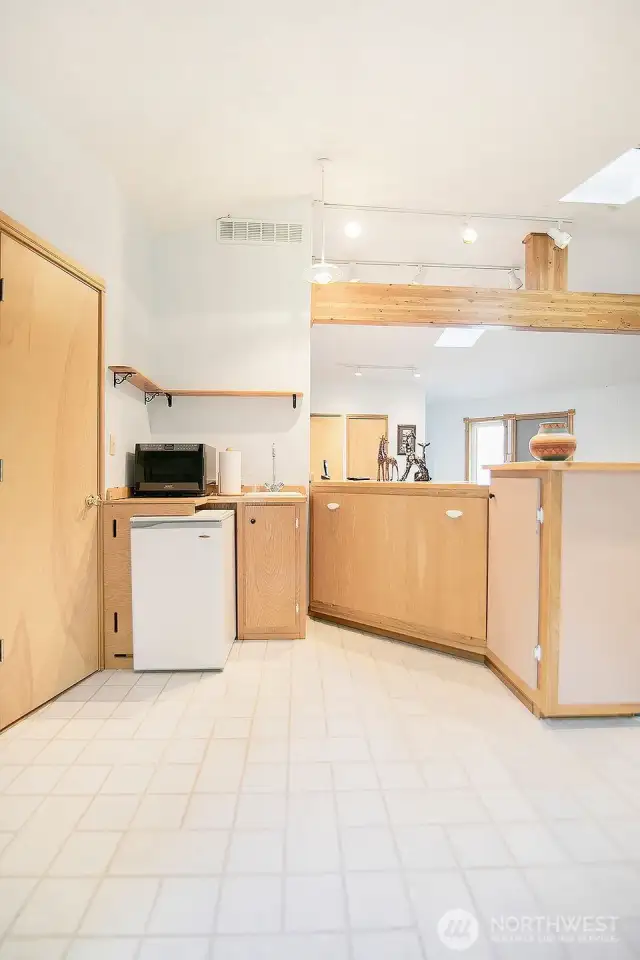 Kitchenette in Family Room / Sep Liv