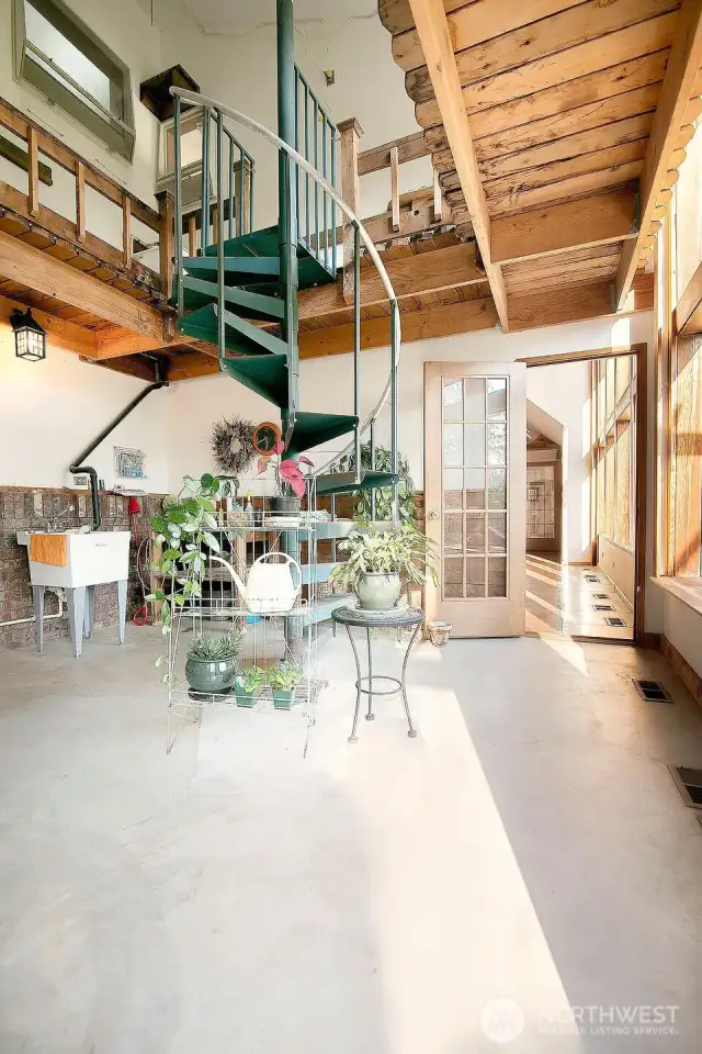 Green Room / Atrium