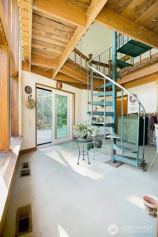Green Room / Atrium