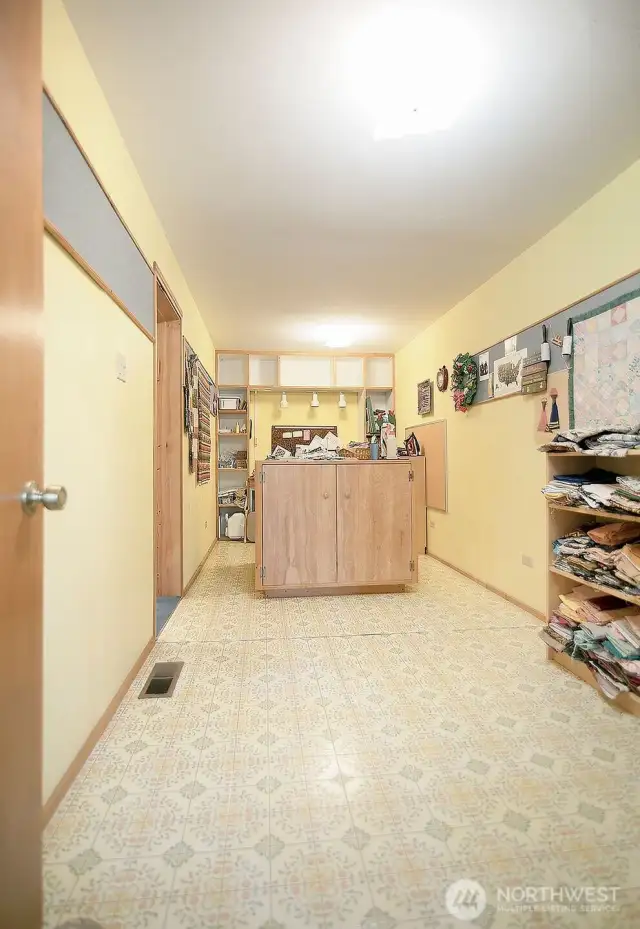 Bonus Room / Craft Room