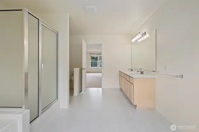 Primary bedroom bathroom