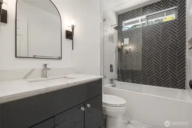 2nd bathroom (full)