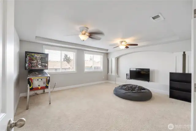 Huge Bonus Room