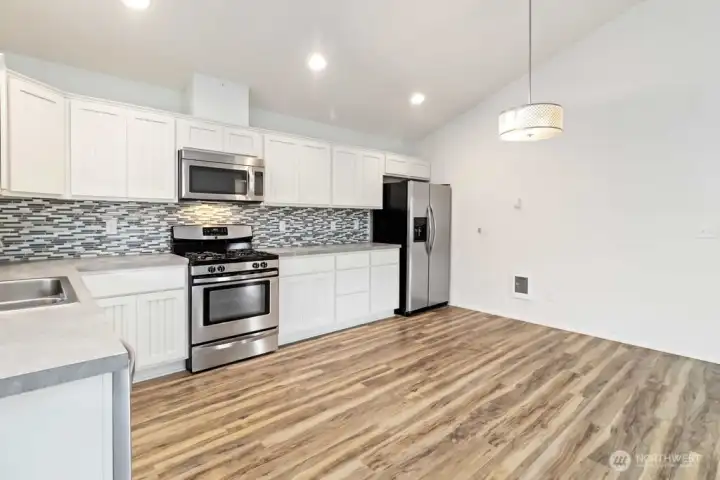 Stainless steel appliances are included in the sale!