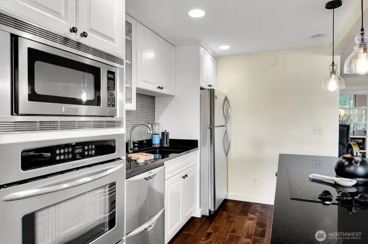 Gorgeous, high-end stainless steel appliances! Check out the cool dishwasher drawers!