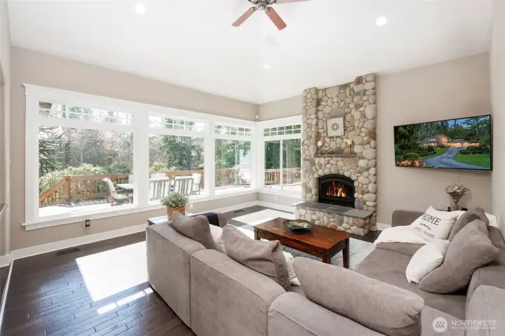 Floor-to-ceiling windows in the kitchen & family room.
