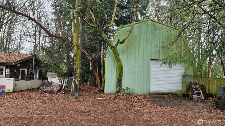 Approx 24' x 50' shop/garage