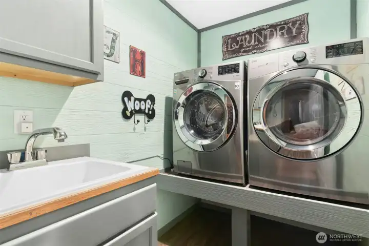Be sure to look under the washer & dryer to see the dog door to the back yard!