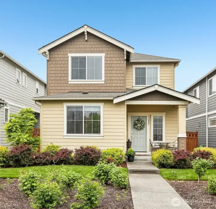 This 4 bedroom home is just what you've been looking for! Walking distance to schools, parks and restaurants!