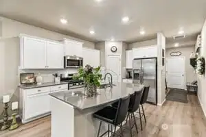 An absolutely lovely kitchen to prepare your feasts in.