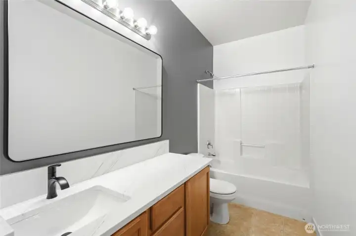 Main Bathroom Main Bathroom