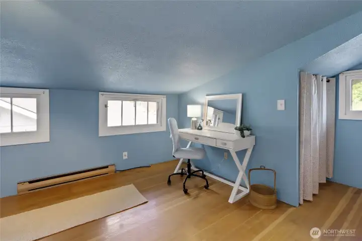 Useful bonus room upstairs! Useful bonus room upstairs!