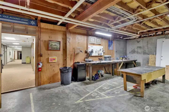Small shop space for projects. Small shop space for projects.