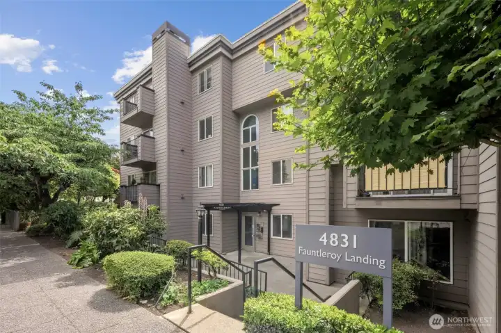 Fauntleroy Landing is convenient located close to coffee shops, grocery stores, parks, and everything you need!