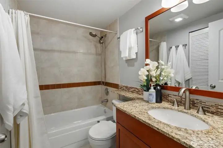 Full bathroom and washer/dryer in unit