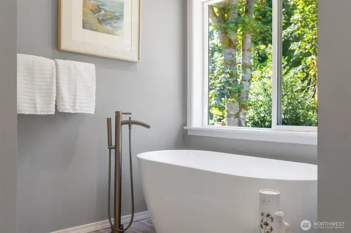 The large tub in the primary bath overlooking the back yard. The large tub in the primary bath overlooking the back yard.