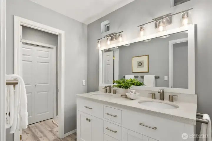 The shared bath on the upper floor. The shared bath on the upper floor.