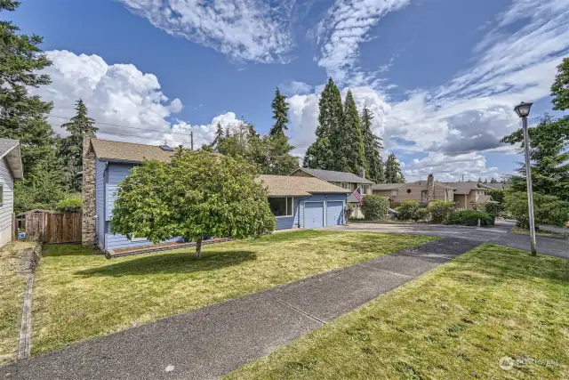 Kent west hill perfect sized home in established mature neighborhood.