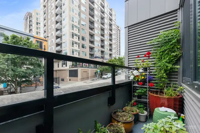 Private Deck off the Dining Room where Seller has enjoyed growing Herbs and Flowers. If you stand in the near Corner or slightly lean over the Railing, there is a great View of the Space Needle.