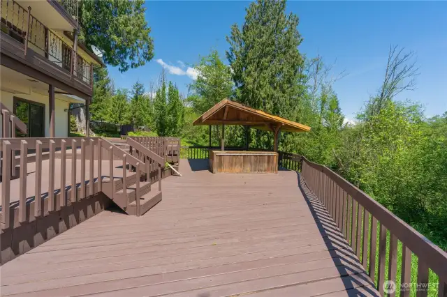 Deck & BBQ area Lower Level