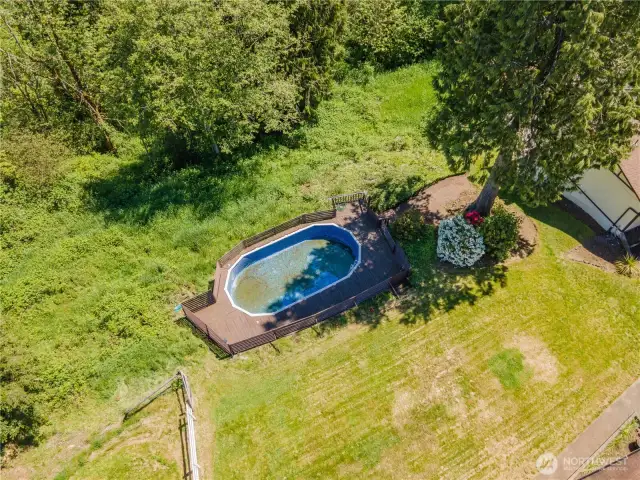 Above Ground Pool w/Deck