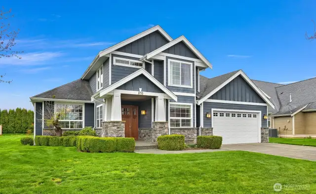 840 W Park Dr  3 bedrooms, 2.5 bathrooms and an office.