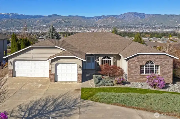 946 Briarwood Dr.
