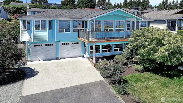 Fabulous Beach House ~ freshly painted a few years ago.