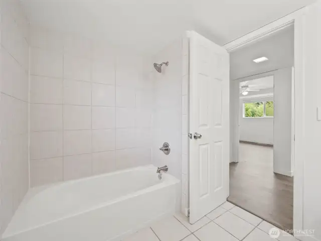 Main House Upper Bathroom