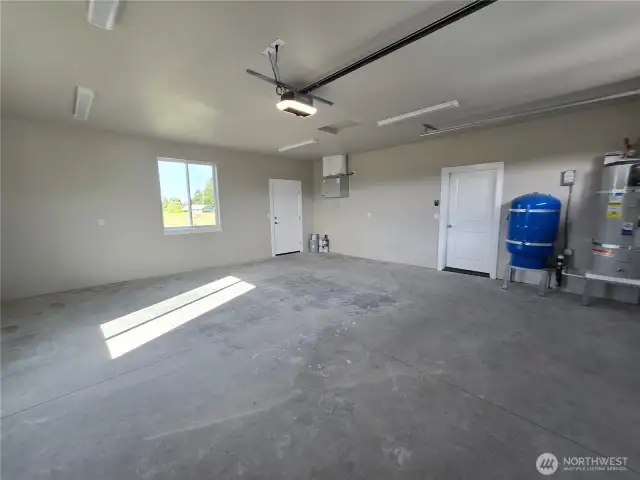 Oversized and finished 2-car garage