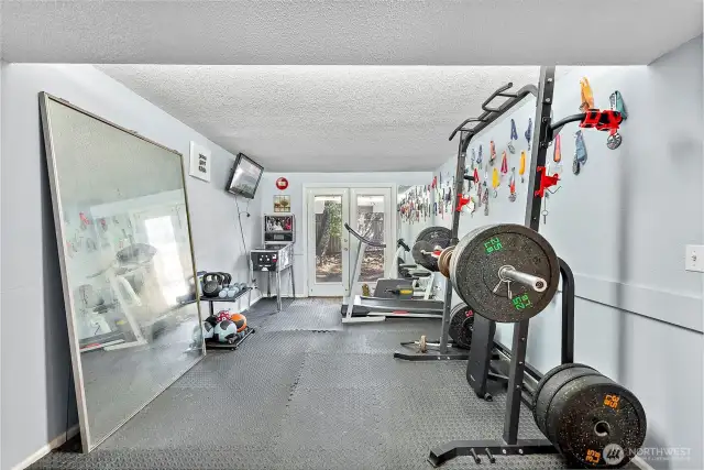 Bonus-Gym/Office Space