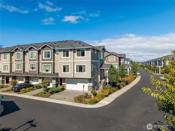 The Towns at Riverfront has quickly become one of Everett’s most popular neighborhoods, thanks to its combination of modern housing and unbeatable location.